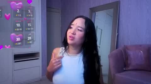 Snapshot of bella_vibes_s chatting on May 2, 7:52 pm Bella online show from May 2, 7:52 pm