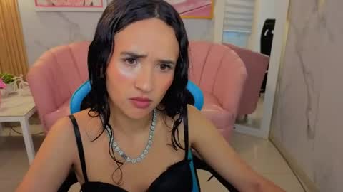 Snapshot of bella_vibes_s chatting on June 10, 2:23 am Bella online show from June 10, 2:23 am