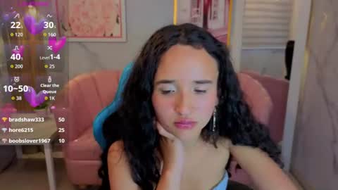 Snapshot of bella_vibes_s chatting on July 7, 7:23 am Bella online show from July 7, 7:23 am