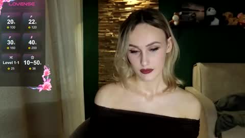 Snapshot of bella_villen chatting on March 20, 2:33 pm bella_villen online show from March 20, 2:33 pm