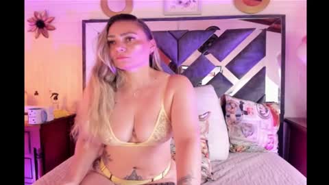 bella_volup online show from July 13, 11:46 am