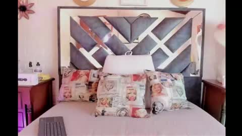 bella_volup online show from July 16, 2:56 pm