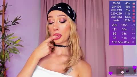 Snapshot of bella_white19 chatting on September 25, 2:21 pm Bella White online show from September 25, 2:21 pm