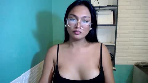 Snapshot of bella_xxoxo chatting on April 6, 4:19 pm Bella online show from April 6, 4:19 pm