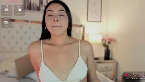 Snapshot of bellaa__jones chatting on February 25, 1:32 pm Bella online show from February 25, 1:32 pm