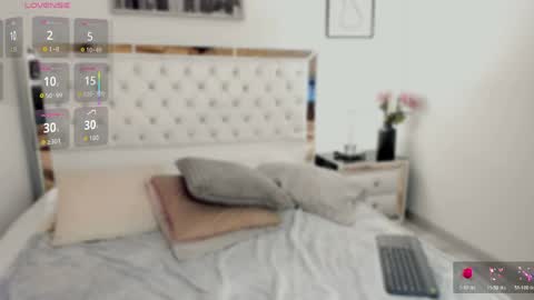 Snapshot of bellaa__jones chatting on April 15, 1:40 pm Bella online show from April 15, 1:40 pm