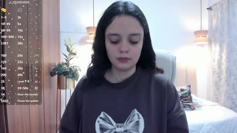  Bella Hadid  online show from December 4, 11:30 am