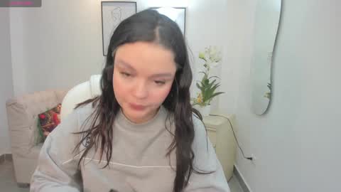  Bella Hadid  online show from January 7, 11:16 am