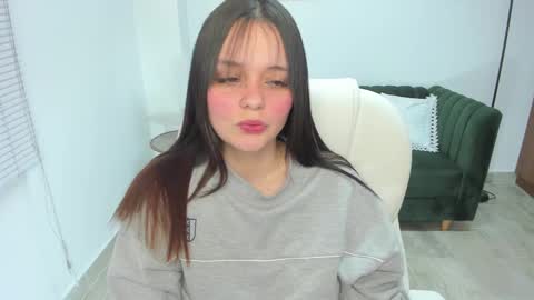  Bella Hadid  online show from February 13, 2:31 pm