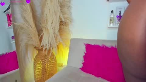 Snapshot of bellaadajud chatting on March 2, 10:16 pm Bella Dajud online show from March 2, 10:16 pm