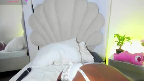 Snapshot of bellaadajud chatting on March 24, 11:54 pm Bella Dajud online show from March 24, 11:54 pm