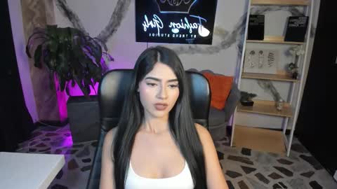 bellaastorm online show from December 15, 4:28 am