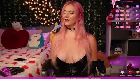 Snapshot of bellabearts chatting on March 4, 6:39 pm Bellalunabear trans JadePlant Cis online show from March 4, 6:39 pm