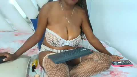 BELLA online show from November 26, 7:59 pm