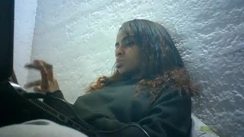 Bella online show from December 7, 6:26 pm