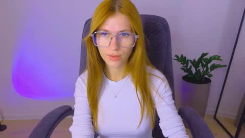 BellaFoxi online show from September 28, 11:26 am