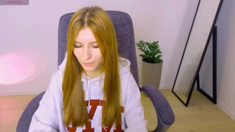 BellaFoxi online show from October 27, 1:04 pm