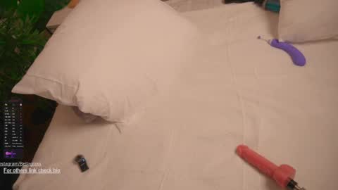 BellaGiaxx online show from February 12, 4:00 pm