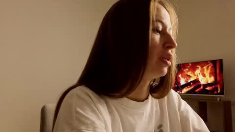 Snapshot of bellalind_ chatting on May 11, 2:45 pm Bella online show from May 11, 2:45 pm