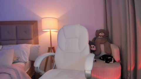 Bella Mia online show from October 4, 11:58 pm