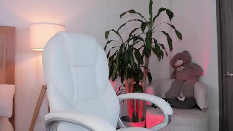 Bella Mia online show from March 15, 5:41 pm