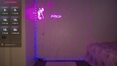 Snapshot of bellamonroee chatting on March 28, 5:18 am Bella Monroe online show from March 28, 5:18 am