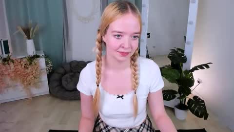 Bella online show from November 4, 10:42 pm