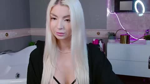 Bella online show from May 19, 12:44 pm