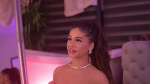 Bella online show from December 13, 7:53 pm