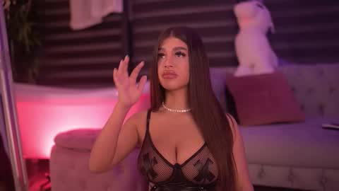 Bella online show from December 15, 6:45 pm