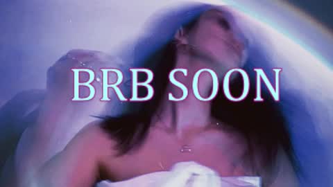 Snapshot of bellaparker_ chatting on December 4, 8:23 am bellaparker_ online show from December 4, 8:23 am