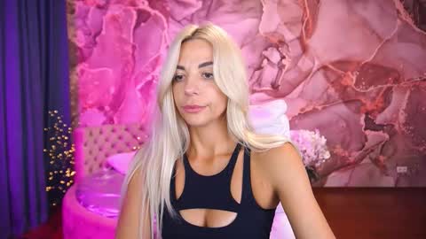 Bella online show from September 22, 7:49 pm