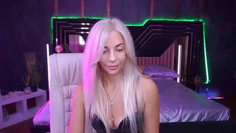 Bella online show from October 8, 1:09 pm