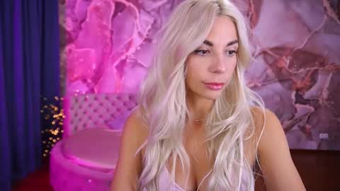 Bella online show from October 20, 8:09 pm