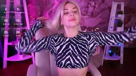 Snapshot of bellarayyy chatting on February 7, 9:07 pm Bella online show from February 7, 9:07 pm