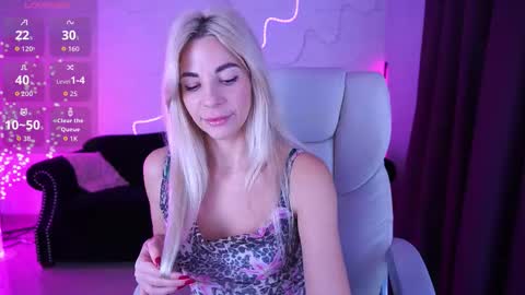 Snapshot of bellarayyy chatting on February 8, 8:45 pm Bella online show from February 8, 8:45 pm