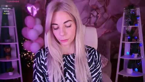 Snapshot of bellarayyy chatting on February 21, 10:00 pm Bella online show from February 21, 10:00 pm