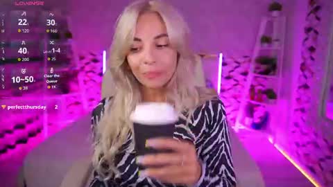 Snapshot of bellarayyy chatting on June 20, 2:31 pm Bella online show from June 20, 2:31 pm