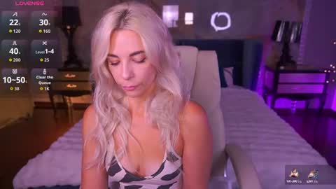 Snapshot of bellarayyy chatting on July 19, 12:53 pm Bella online show from July 19, 12:53 pm