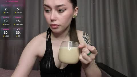 Snapshot of bellarison chatting on April 3, 9:51 am Daniela online show from April 3, 9:51 am
