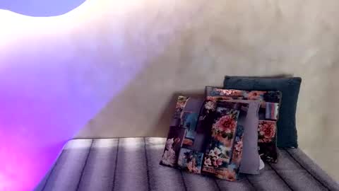 bellarooux online show from December 17, 12:11 pm