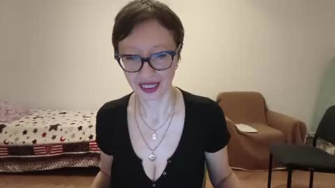 Snapshot of bellarose_2020 chatting on June 13, 7:12 pm Emma online show from June 13, 7:12 pm