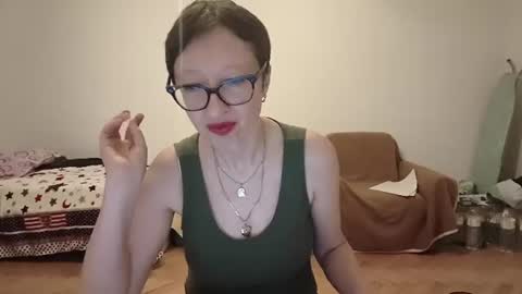 Snapshot of bellarose_2020 chatting on June 14, 7:16 pm Emma online show from June 14, 7:16 pm