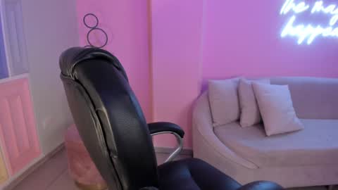 Snapshot of bellarosex1 chatting on December 8, 9:57 am Bella Rose online show from December 8, 9:57 am