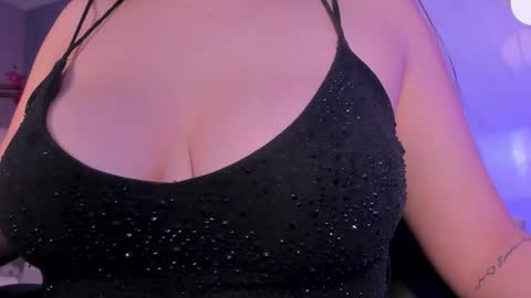 Snapshot of bellarosex1 chatting on January 15, 6:43 am Bella Rose online show from January 15, 6:43 am