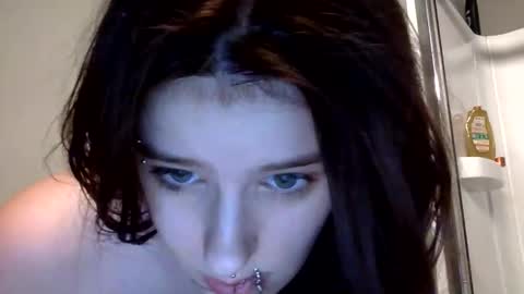 Snapshot of bellasellsskyy chatting on March 27, 2:06 pm bellasellsskyy online show from March 27, 2:06 pm