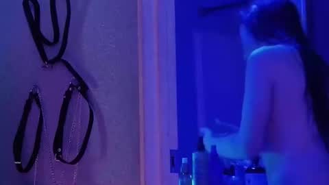 Bellaskeykeeper online show from February 18, 5:47 am