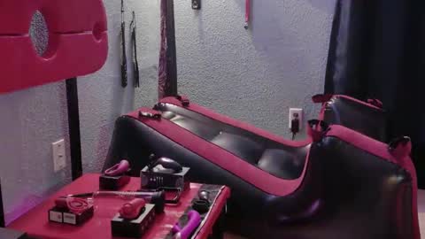 Bellaskeykeeper online show from February 22, 8:24 am