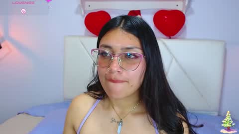 Snapshot of bellastonee1 chatting on December 17, 4:23 am bellastonee1 online show from December 17, 4:23 am