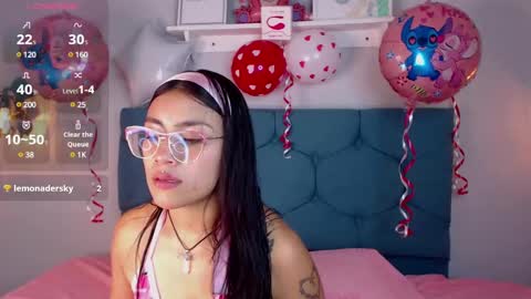 Snapshot of bellastonee1 chatting on January 25, 6:35 pm bellastonee1 online show from January 25, 6:35 pm